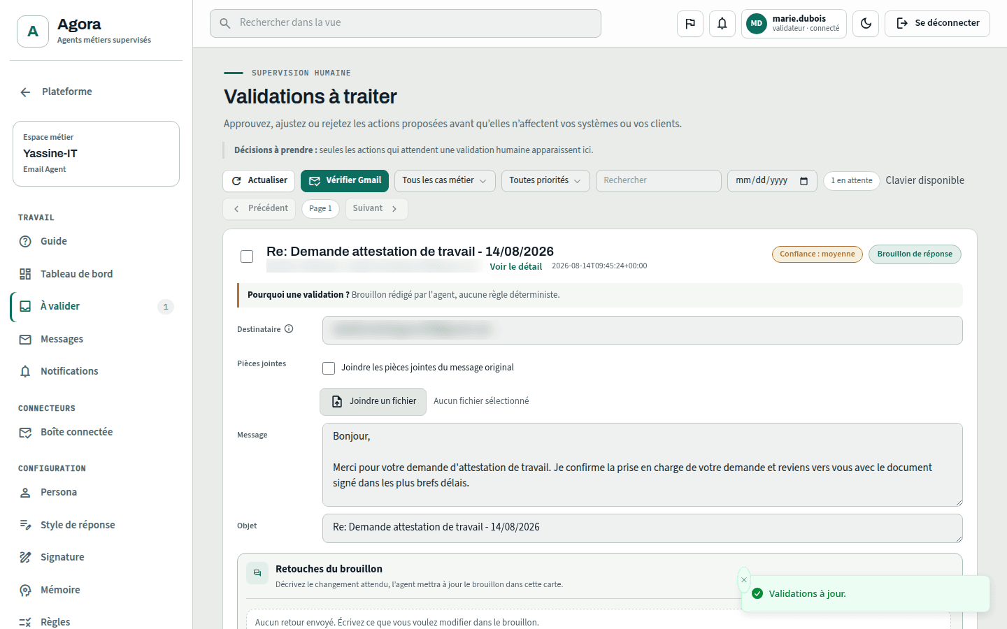 Agora’s French-language approval queue with a pending email draft, recipient, message and revision controls.